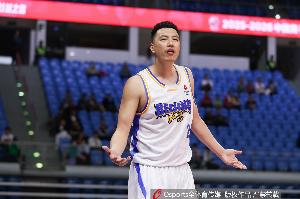 翟晓川：我们打球的人多 都要清楚自己的定位 在季后赛尽量少犯错配图